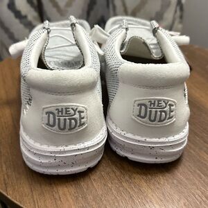 Hey Dudes. Men’s size 8, woman’s size 10. Brand new with tags never worn.